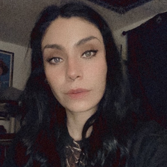 Meet your Posher, Jennifer - Picture 1 of 1